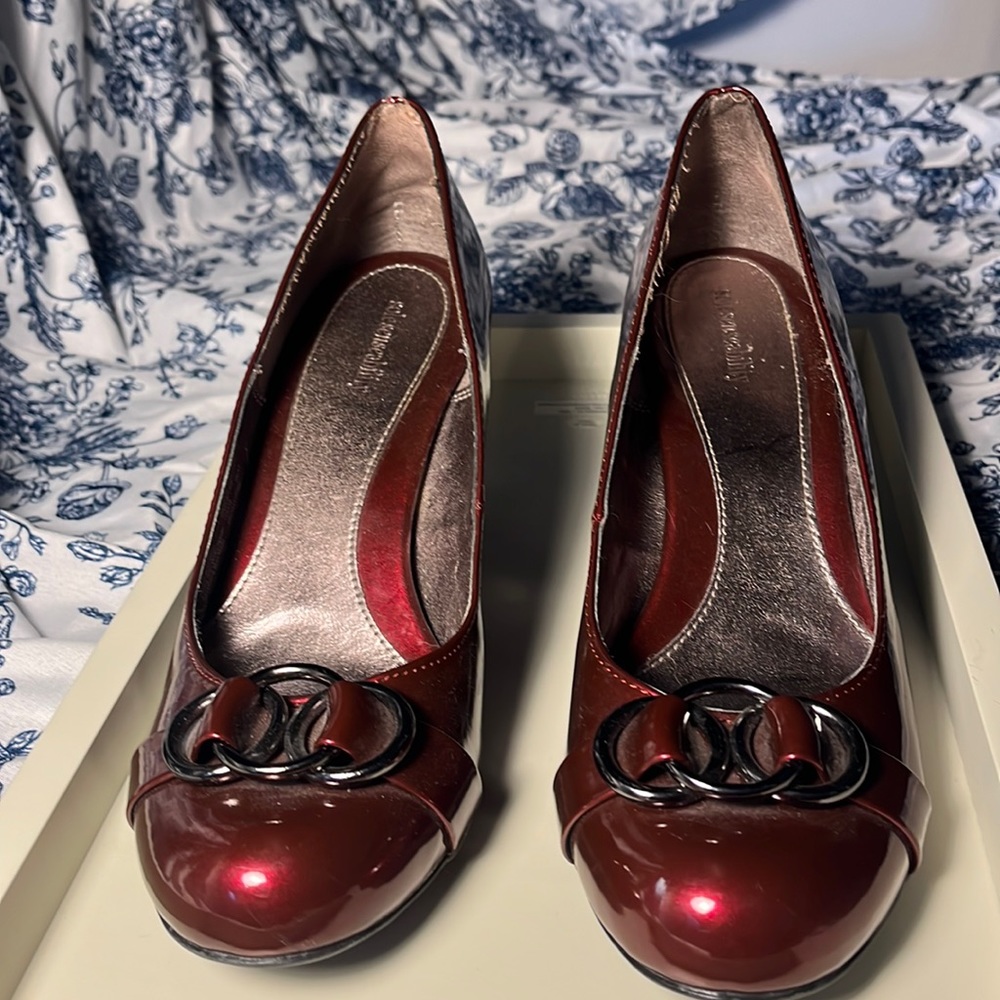 Solessenseabilty Kelsey Red patent leather comfort heels size 10M.